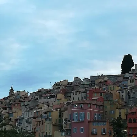 Palais Sandra Mentona